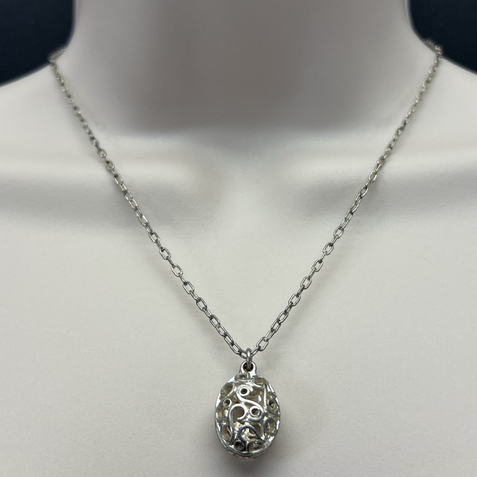 Filigree Round Pendant Locket Chain Necklace Vintage Silver Tone 18” Adjustable