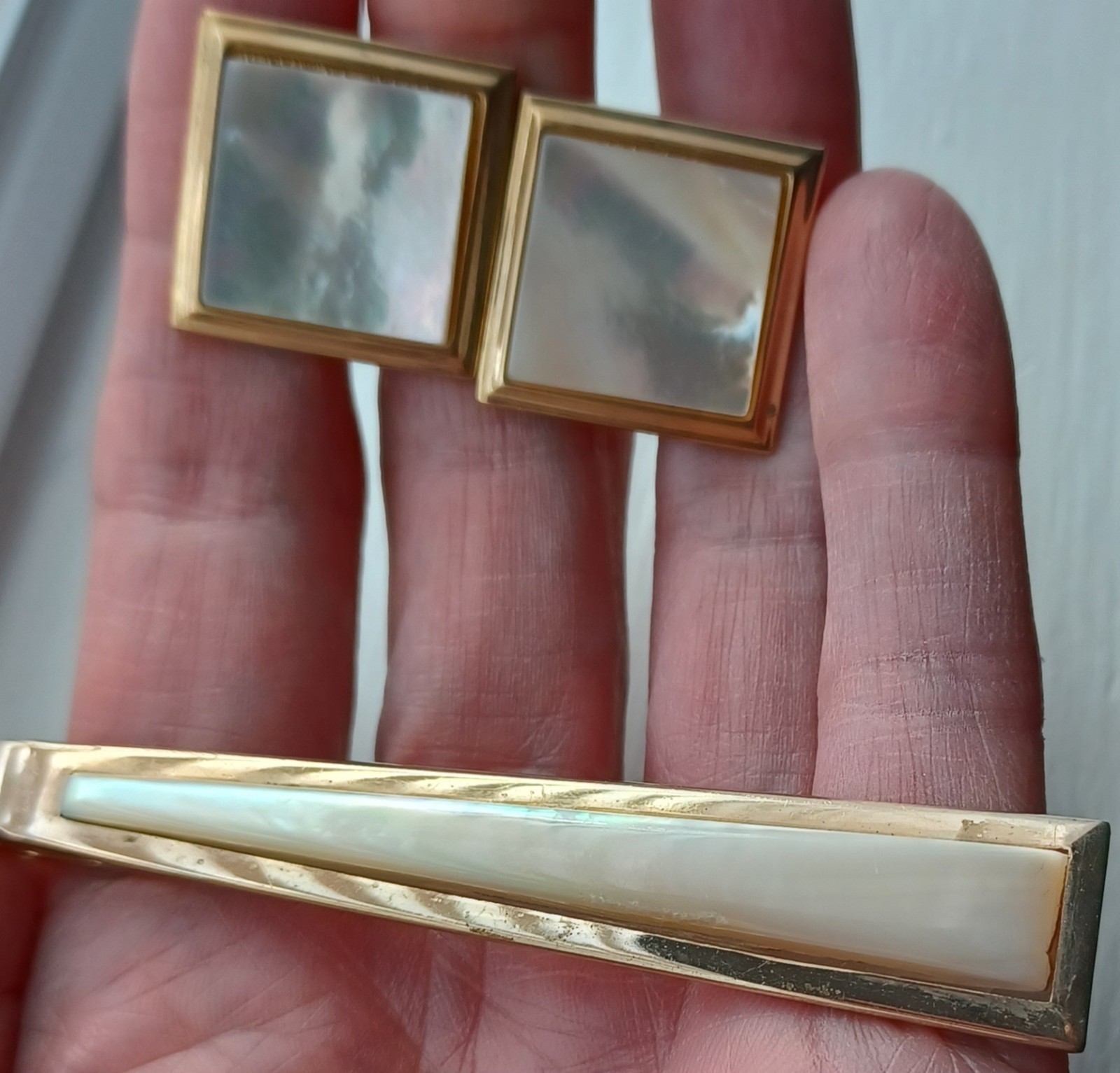 Elegant VTG Mother of Pearl Square Gold Tone Cuff Links Coordinating Tie Clip