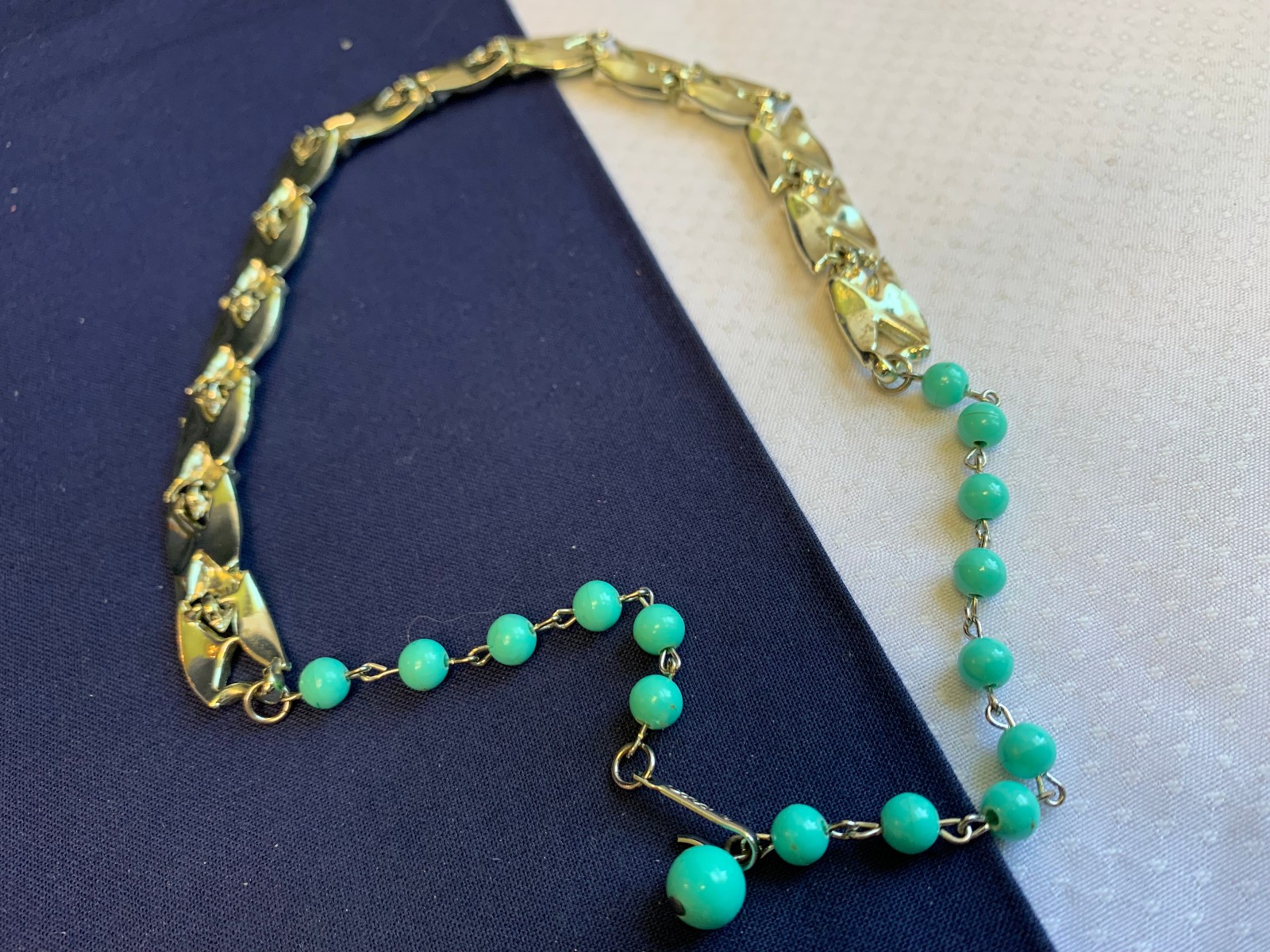 Vtg Coro Necklace 16.5″ Fashion Jewelry Sea Green Enamel Beaded Hook Clasp *READ