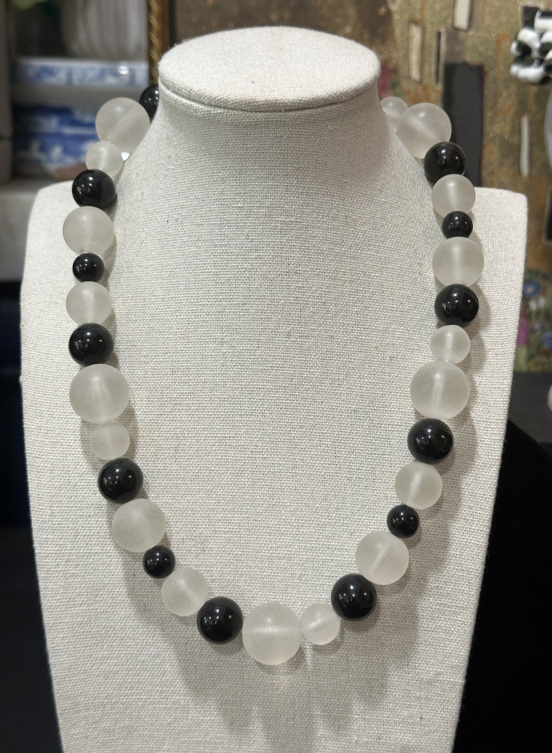 Vintage Black Clear Graduated Acrylic Bead Necklace 16 Inch Twist Closure 16″