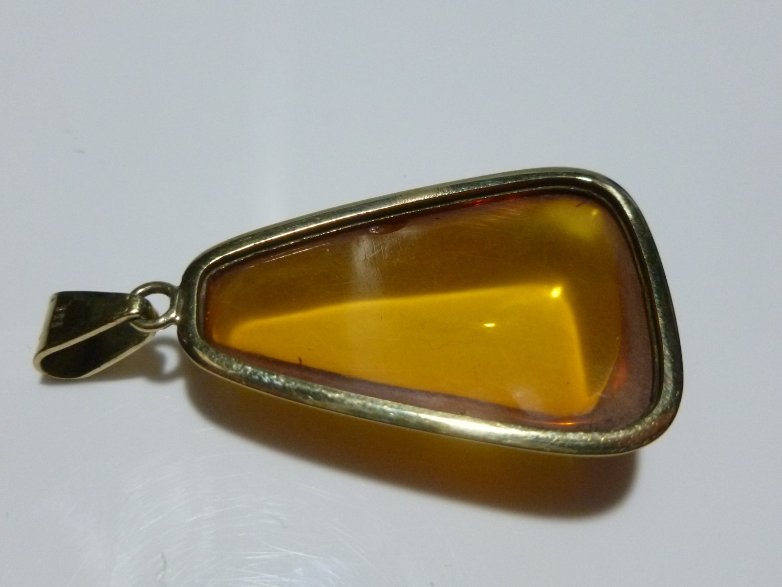 ANTIQUE OLD 333 8K GOLD HONEY AMBER BALTIC WOMENS ESTATE NECKLACE PENDANT