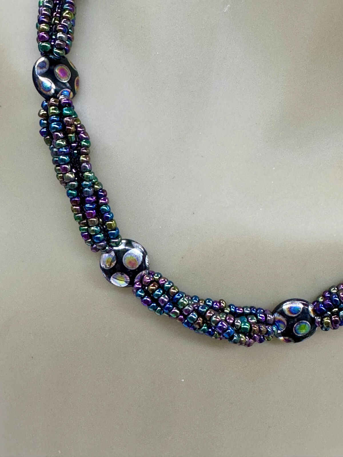 VINTAGE PEACOCK PURPLE SEED BEAD MULTI STRAND NECKLACE SILVER DOT ART GLASS