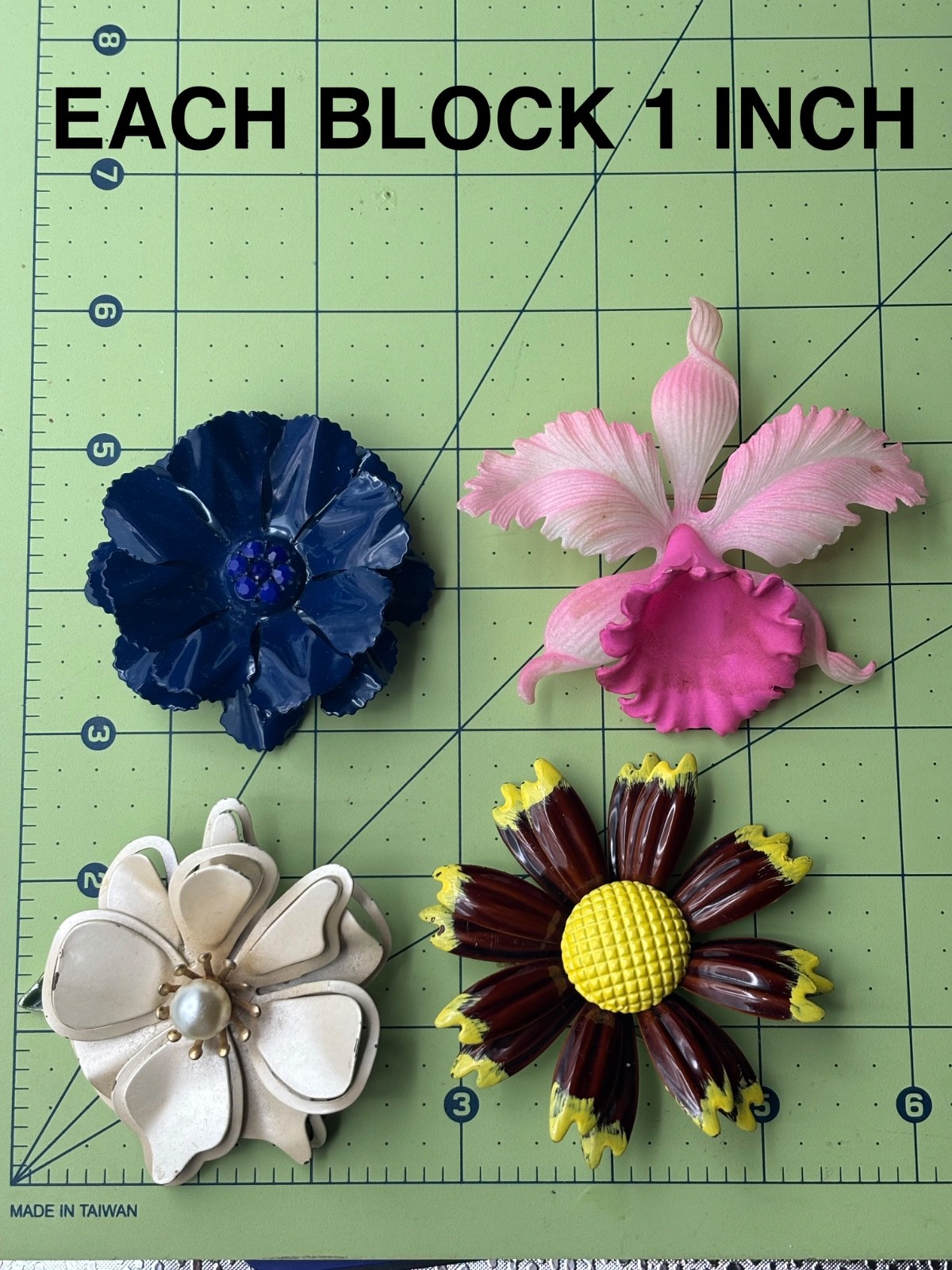 LOT OF 4 vintage Flower Brooches~RETRO Flower PINS~For Crafts~Mixed Media ART