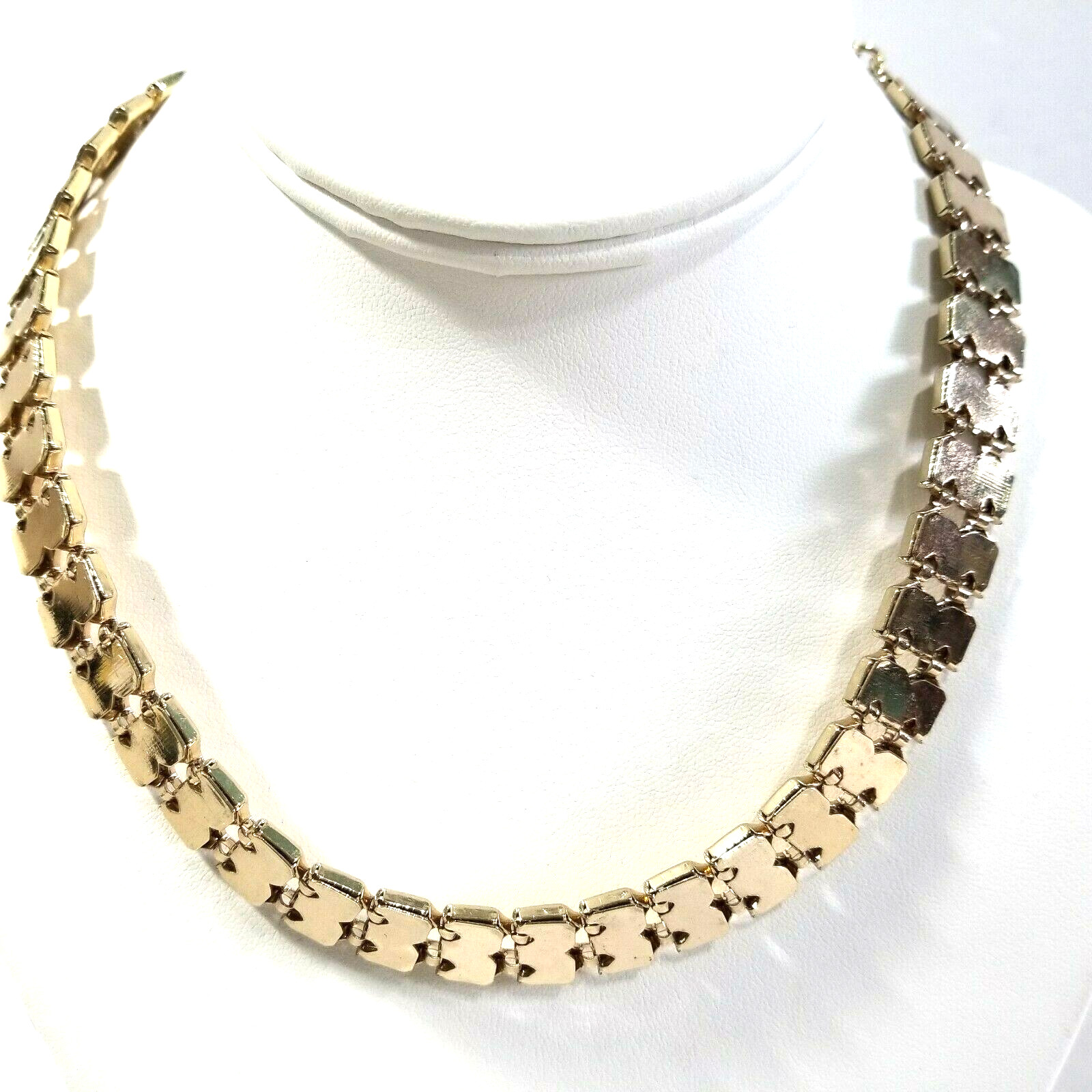 VINTAGE ALUMINUM GOLD TONE FANCY SCROLLED LIGHT WEIGHT NECKLACE FASHION