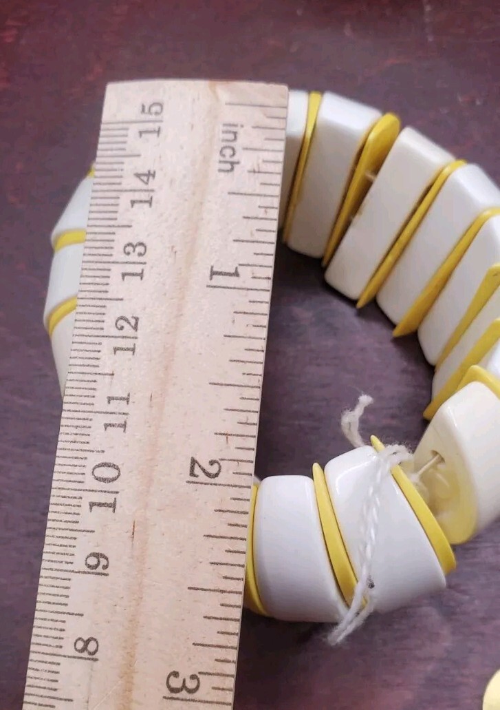 Vintage Very Retro Yellow & White Plastic Stretch Expanding Cuff Bracelet