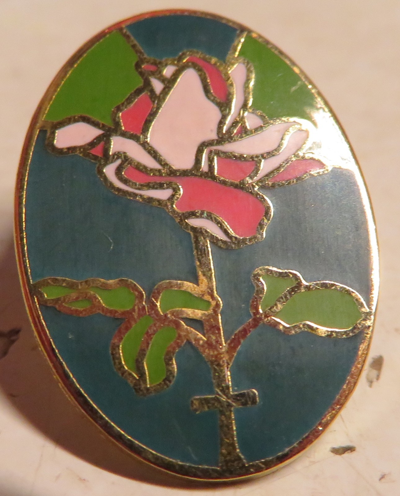 Pink Iris Rose Flower Cross Gold Tone Vintage Lapel Pin Valley Casting Hat 7/8″T