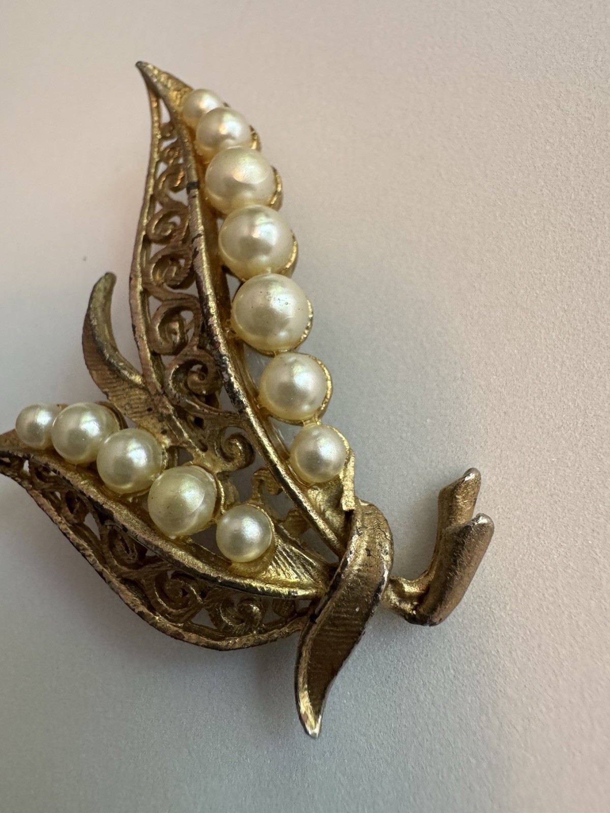 Vtg Unsigned Gold Tone Faux Pearl Botanical Leaf Spray Pin Brooch Distressed