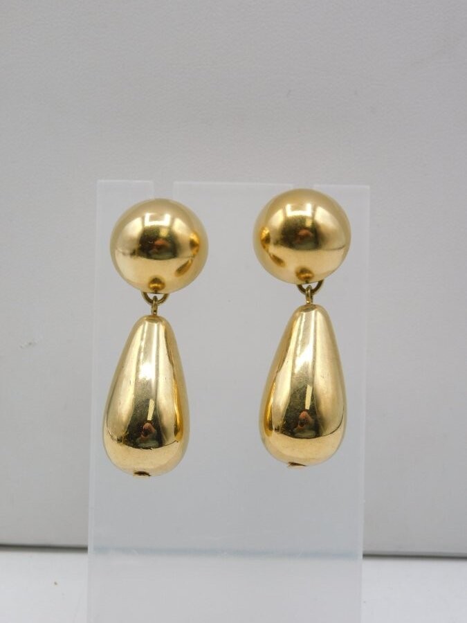 A33-VINTAGE PIERCED EARRINGS~GOLD TONE~DANGLE~CLASSIC LOOK~1.5″ DROP
