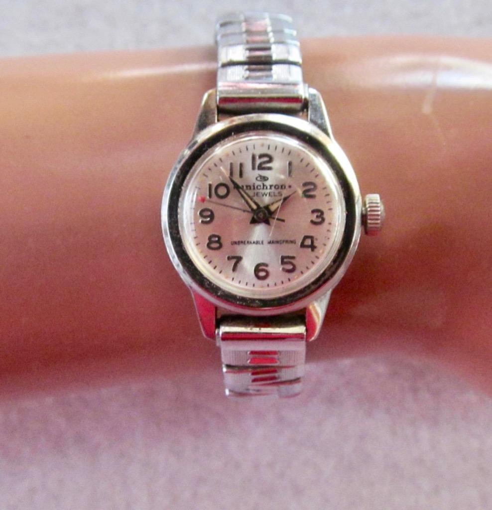 Vintage Unichron Manual Wind 17 Jewels Unbreakable Mainspring Watch #20-3