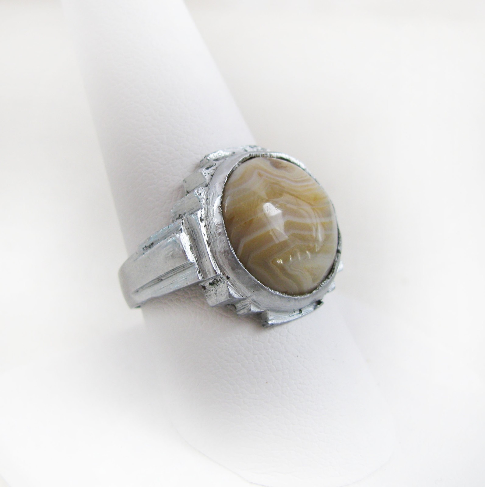 Vintage Art Deco White Metal Hand Crafted Artisan Agate Ring – Sz. 9.25