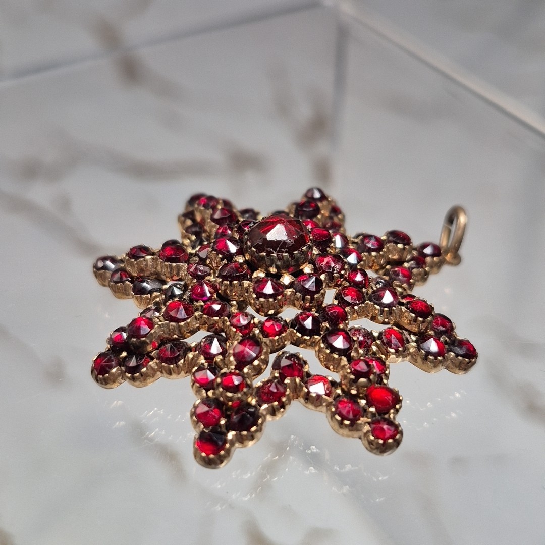Antique Victorian Bohemian Rosecut Garnet Unmarked Gold Filled Starburst Pendant