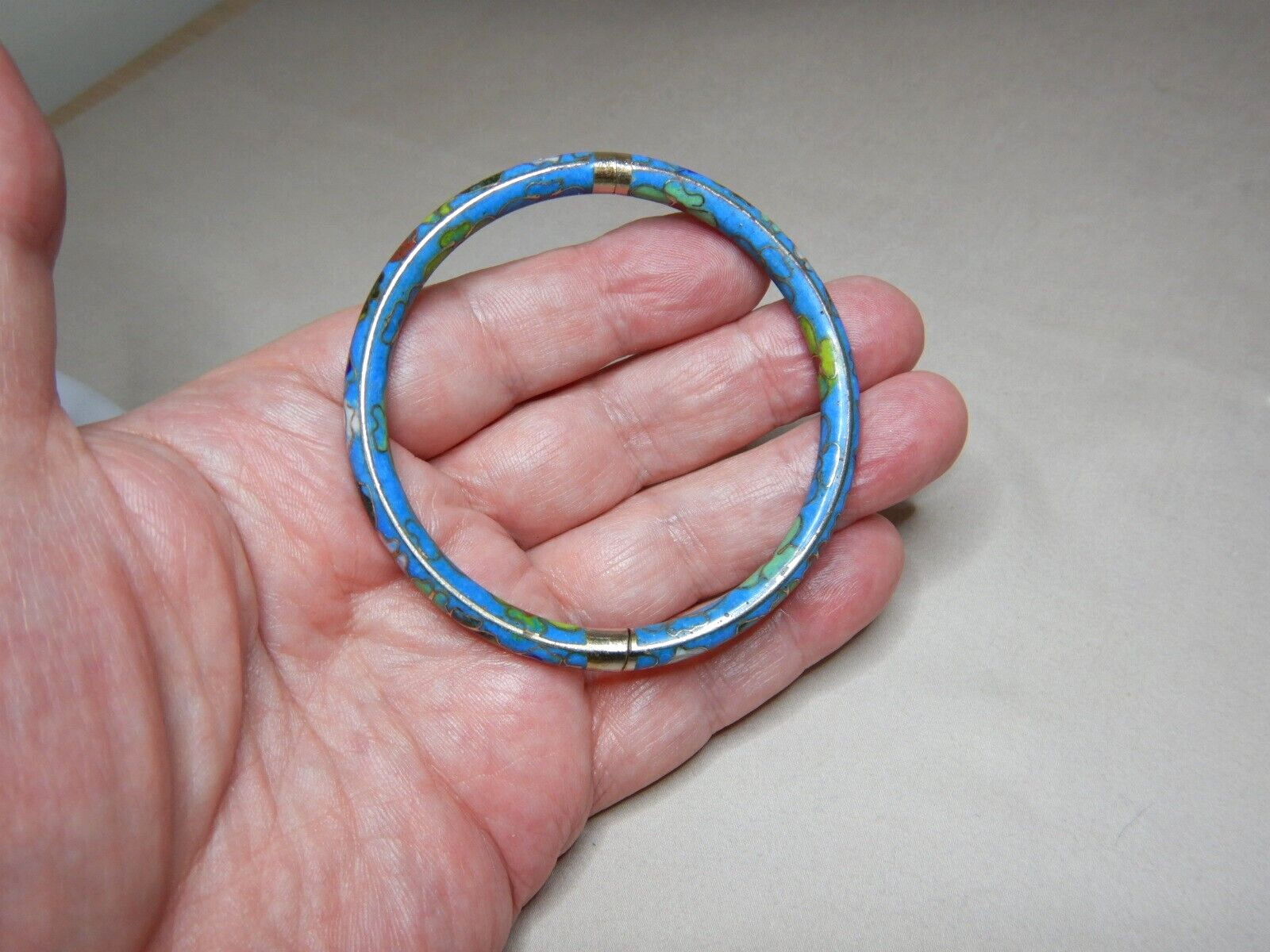 VINTAGE CHINESE BRASS AND ENAMEL CLOISONNE OPENING HINGED BANGLE 3677