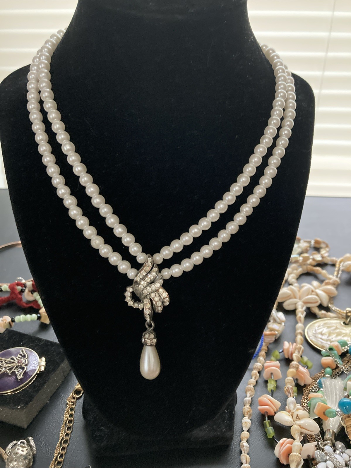 Women’s pearl beaded necklace Jewelry