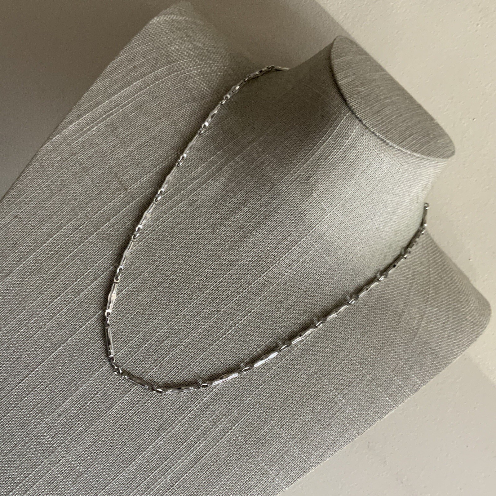 Vintage 70s etched textured bar link chain in silver tone metal