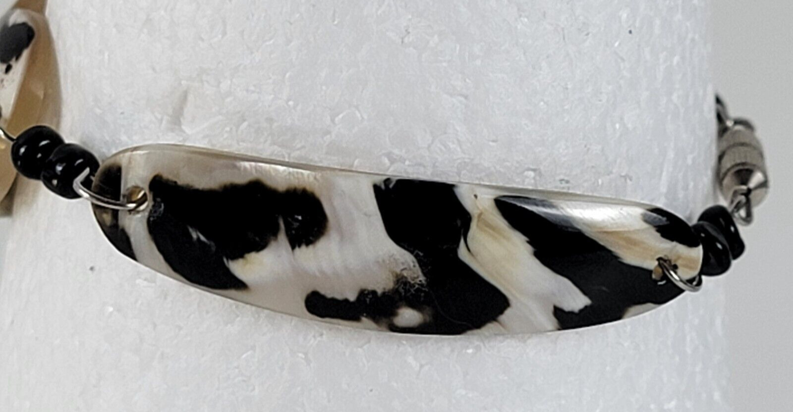 Vintage Black And Cream Mother Of Pearl Heart Bracelet 7 In Barrel Clasp