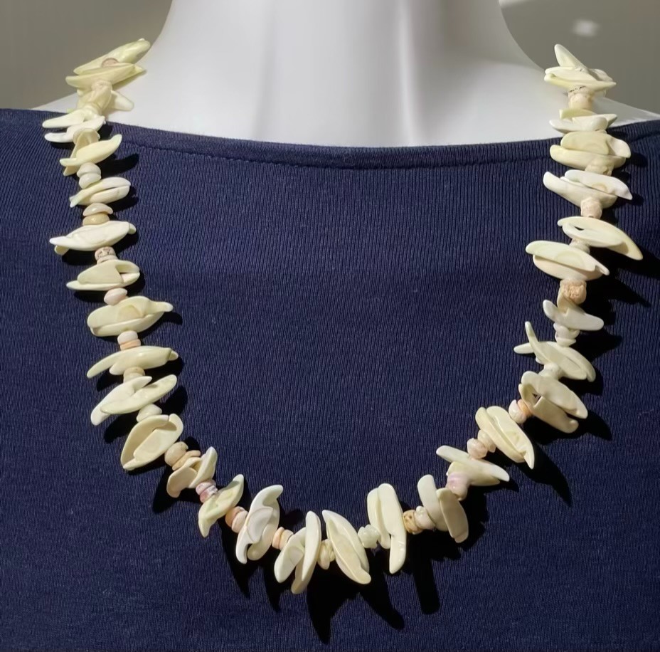 Seashell Necklace Freeform Spiky Beads Natural Off-White Pink Chunky Beach 24″