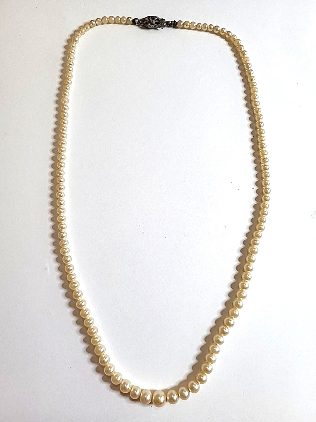Vintage 16″ Champagne Graduated Pearl Beaded Necklace Silver Fish Hook Clasp