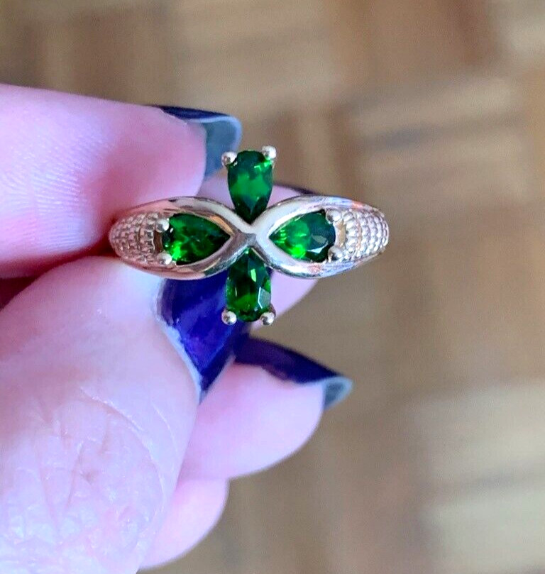 VINTAGE SOLID 14K YELLOW GOLD VIVID GREEN CHROME DIOPSIDE FLOWER RING ROMANTIC