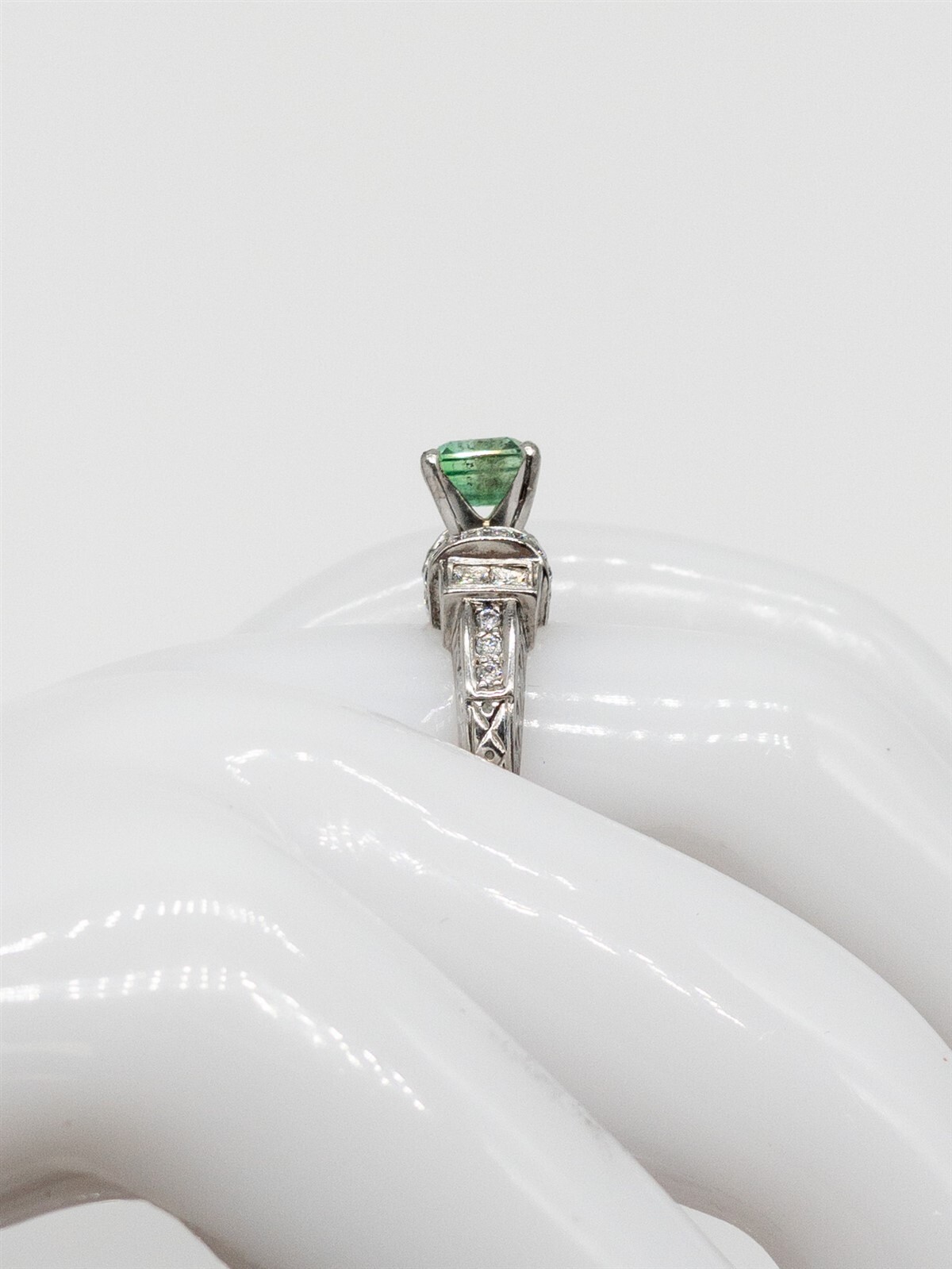 Estate $3400 1.52ct Natural Emerald VS G Diamond Platinum Ring Band 4g