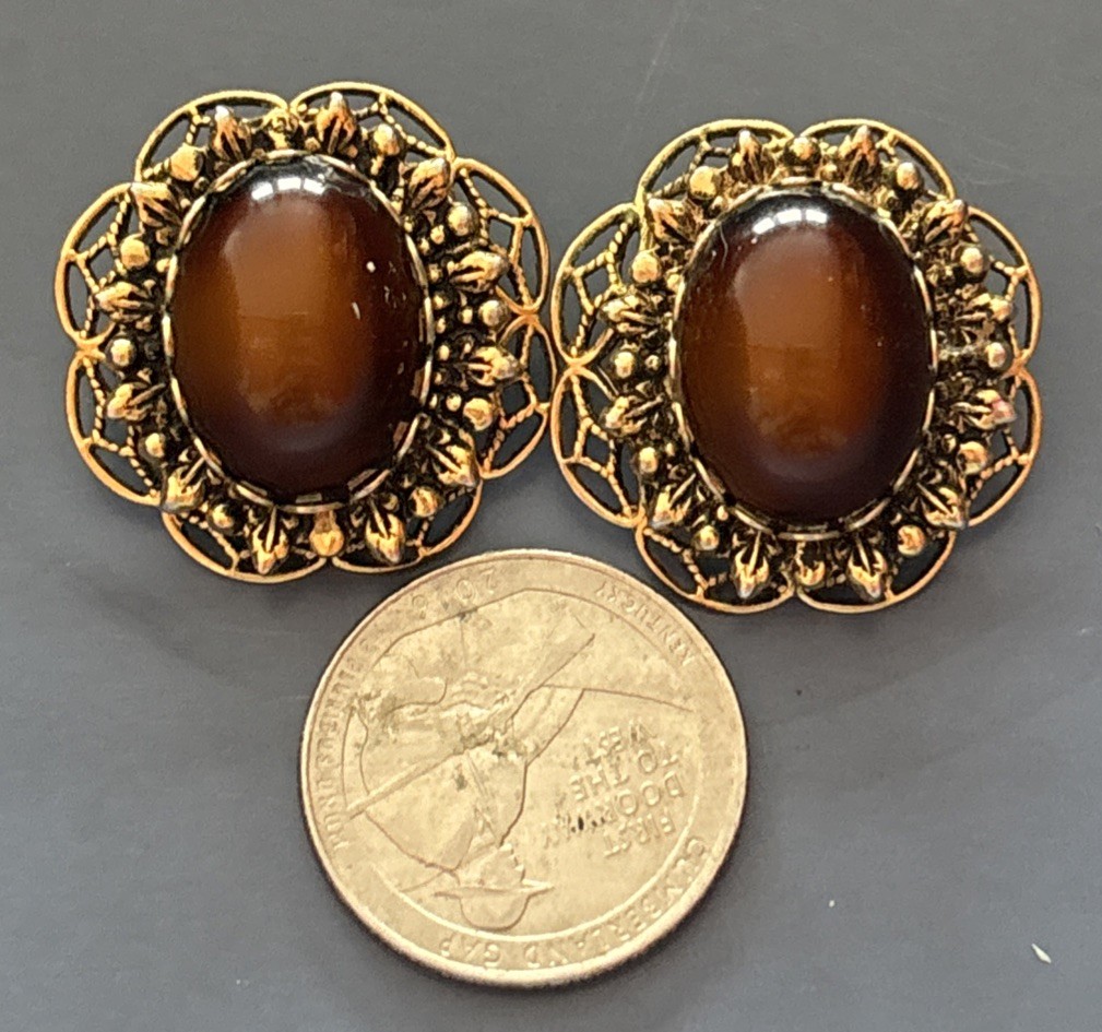 Vintage Brown Cabochon with Gold Tone Clip On Earrings
