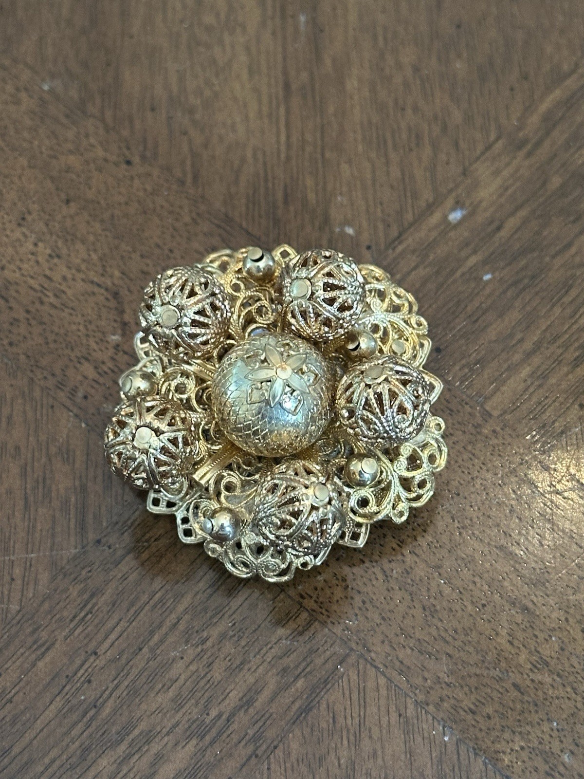 Vintage Mid-Century Round Floral Cluster Brooch Gold Tone Filigree Nice!