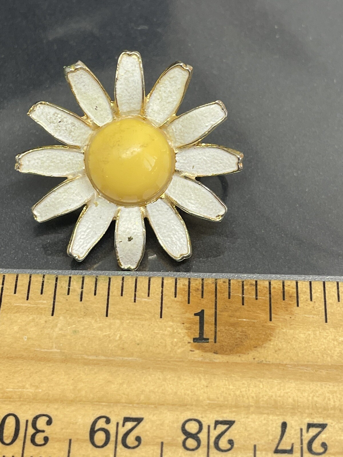 VTG Weiss Retro Daisy GoldTone White Yellow Enamel Brooch Clip On Earrings Set