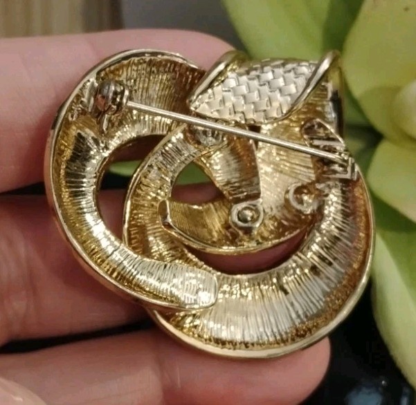 Vintage Ornate Unsigned ORENA Paris Textured Triple Golden Knot 1.5″ Pin/Brooch!