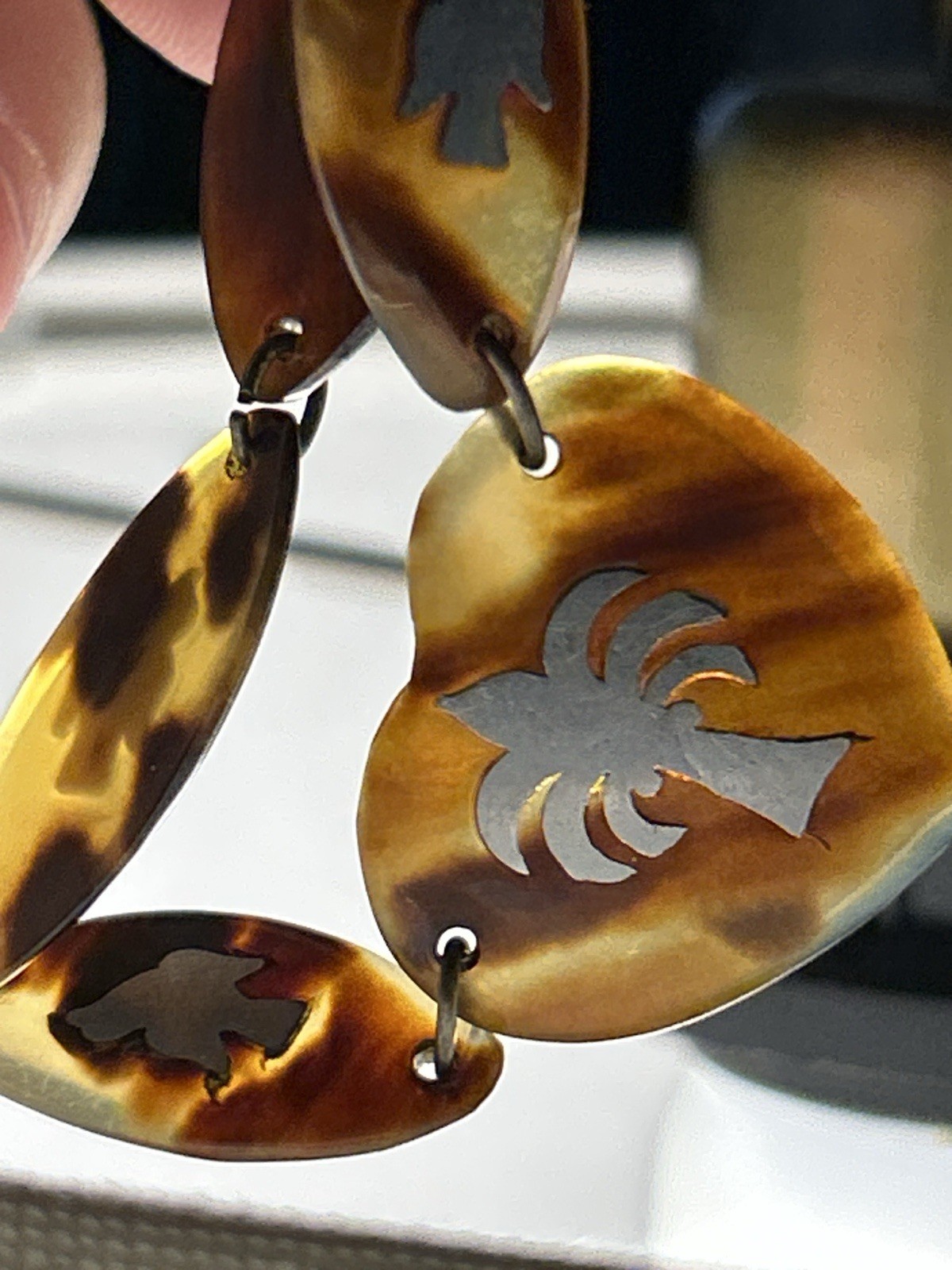 Vintage Figural Tortoiseshell Lucite Bird Palm Heart Necklace Mid Century 16”