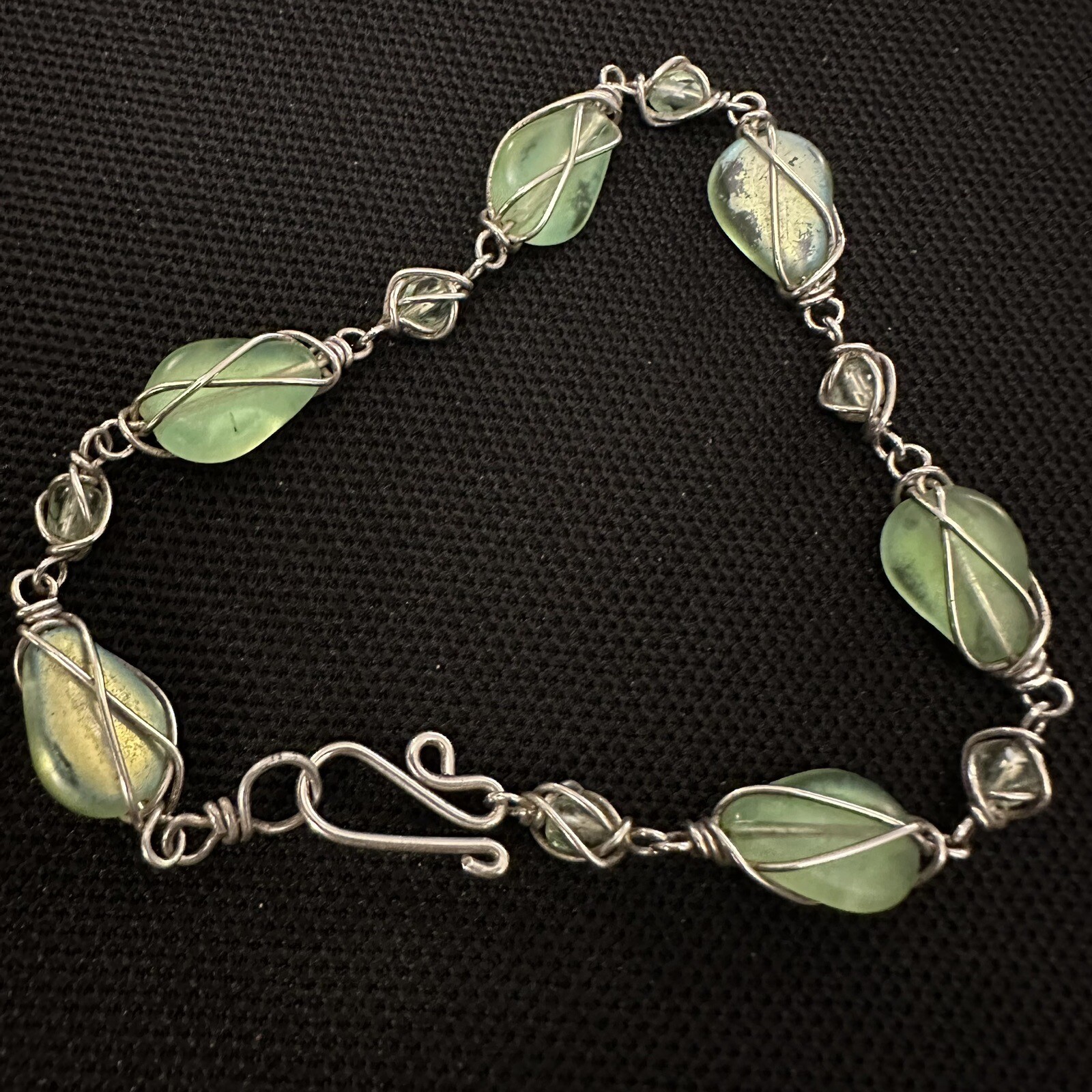 ESTATE STERLING SILVER ARTISAN WIRE WRAP GREEN GLASS BEAD BRACELET 8 3/4”LONG