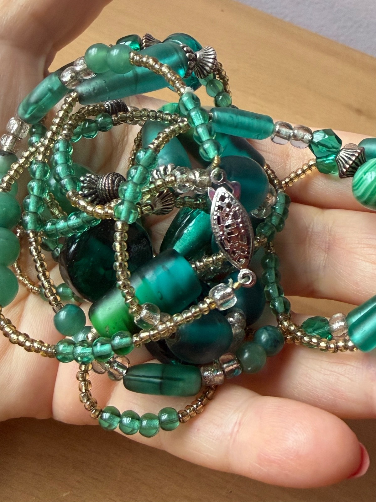 VINTAGE VIVID EMERALD GREEN COLOR MULTISHAPE GLASS BEADS LONG STATEMENT NECKLACE