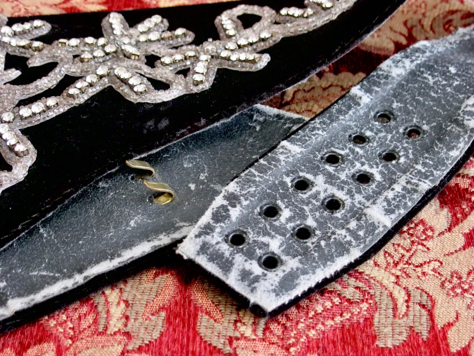 OLD ANTIQUE VINTAGE BLACK LEATHER VELVET RHINESTONE APPLIQUE V BELT ADJUSTABLE