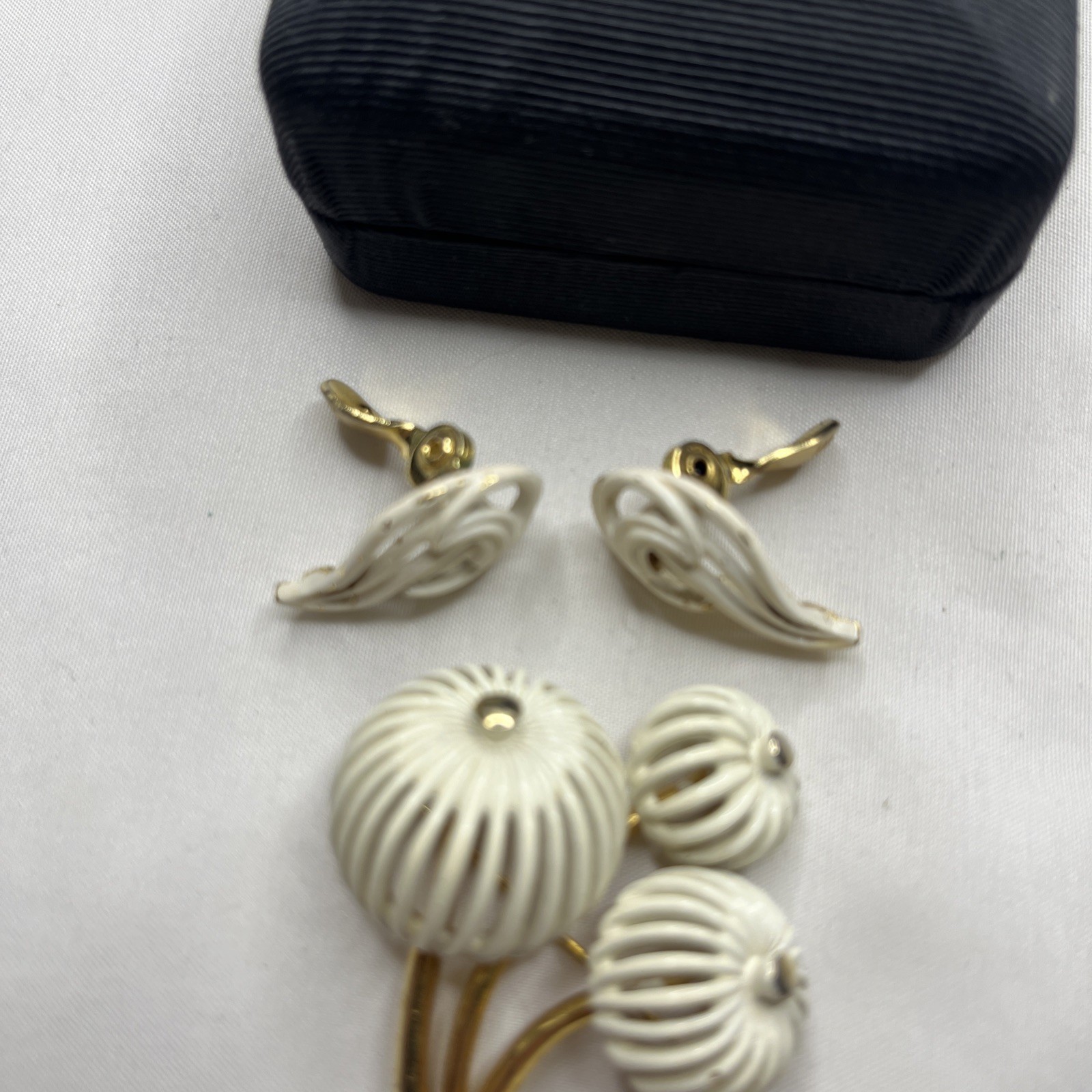 Vintage Signed Monet Goldtone White Enamel Flower Brooch With Earrings