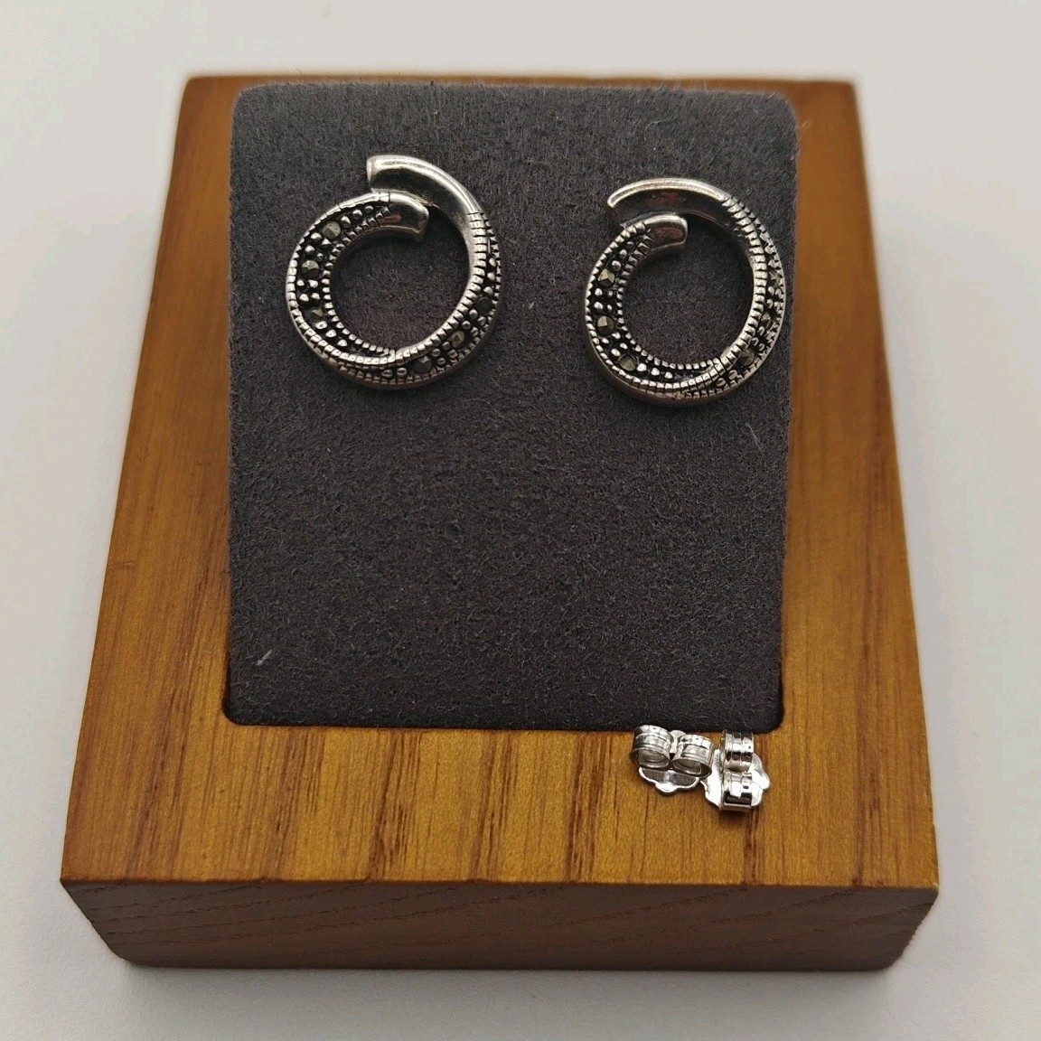 Vtg KTH Sterling Silver 925 Marcasite Circle Twist Stud Earring 4.43g Kit Heath