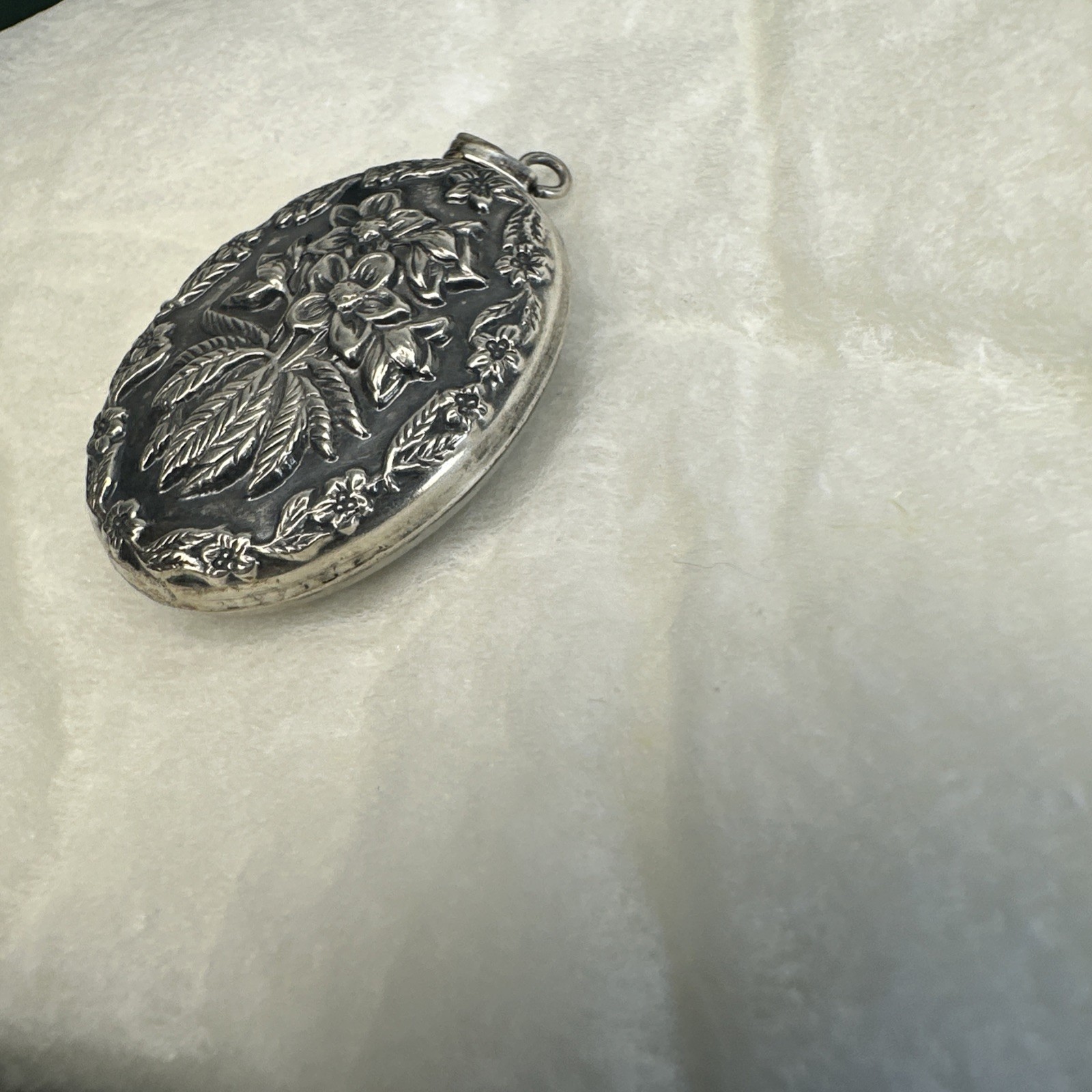 Vintage Sterling Silver 1978 Franklin Mint Flower The Christmas Rose pendant