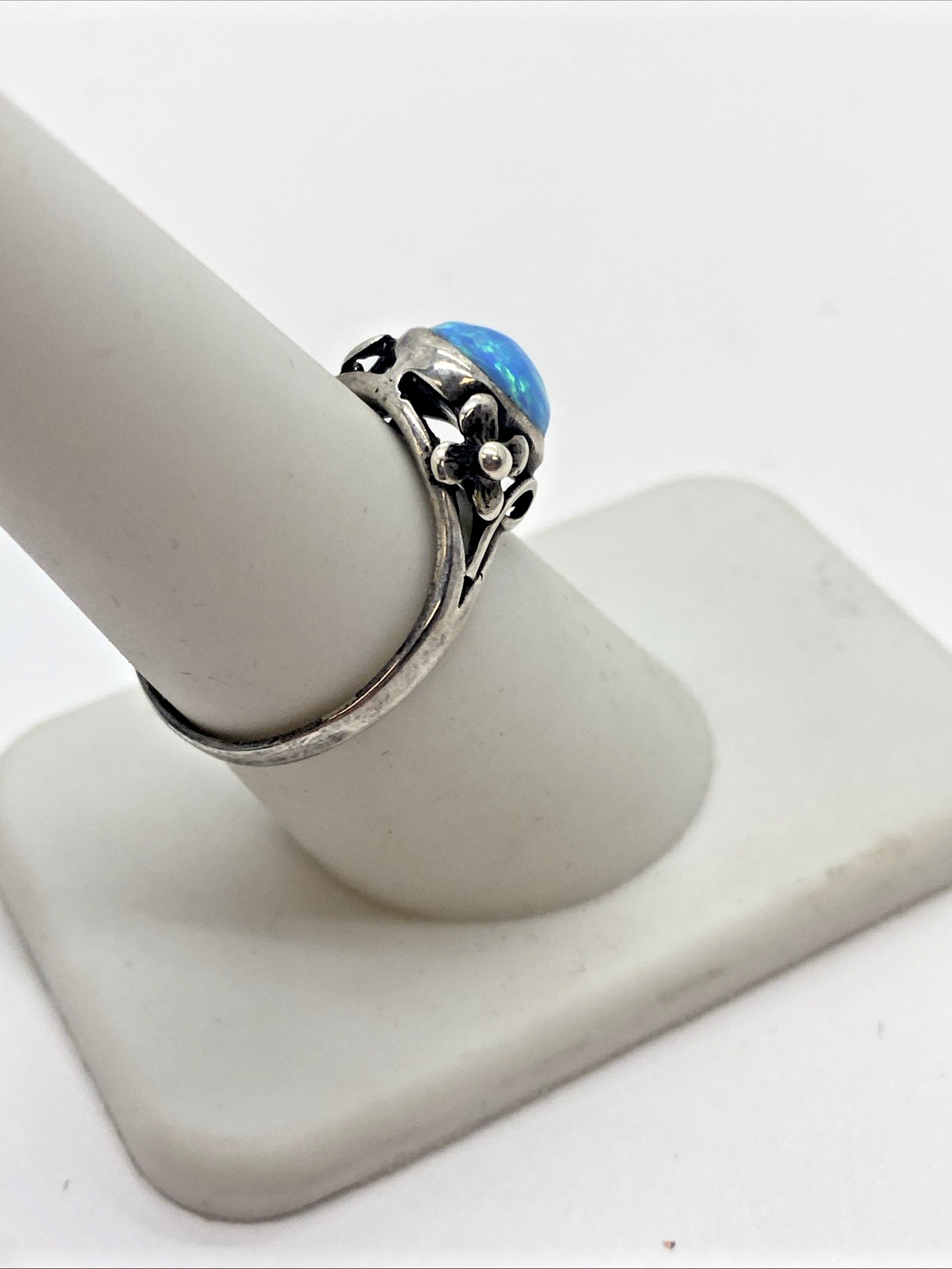 925 Sterling Silver Fire Blue Opal Flower Design Cocktail Ring Size 7.5