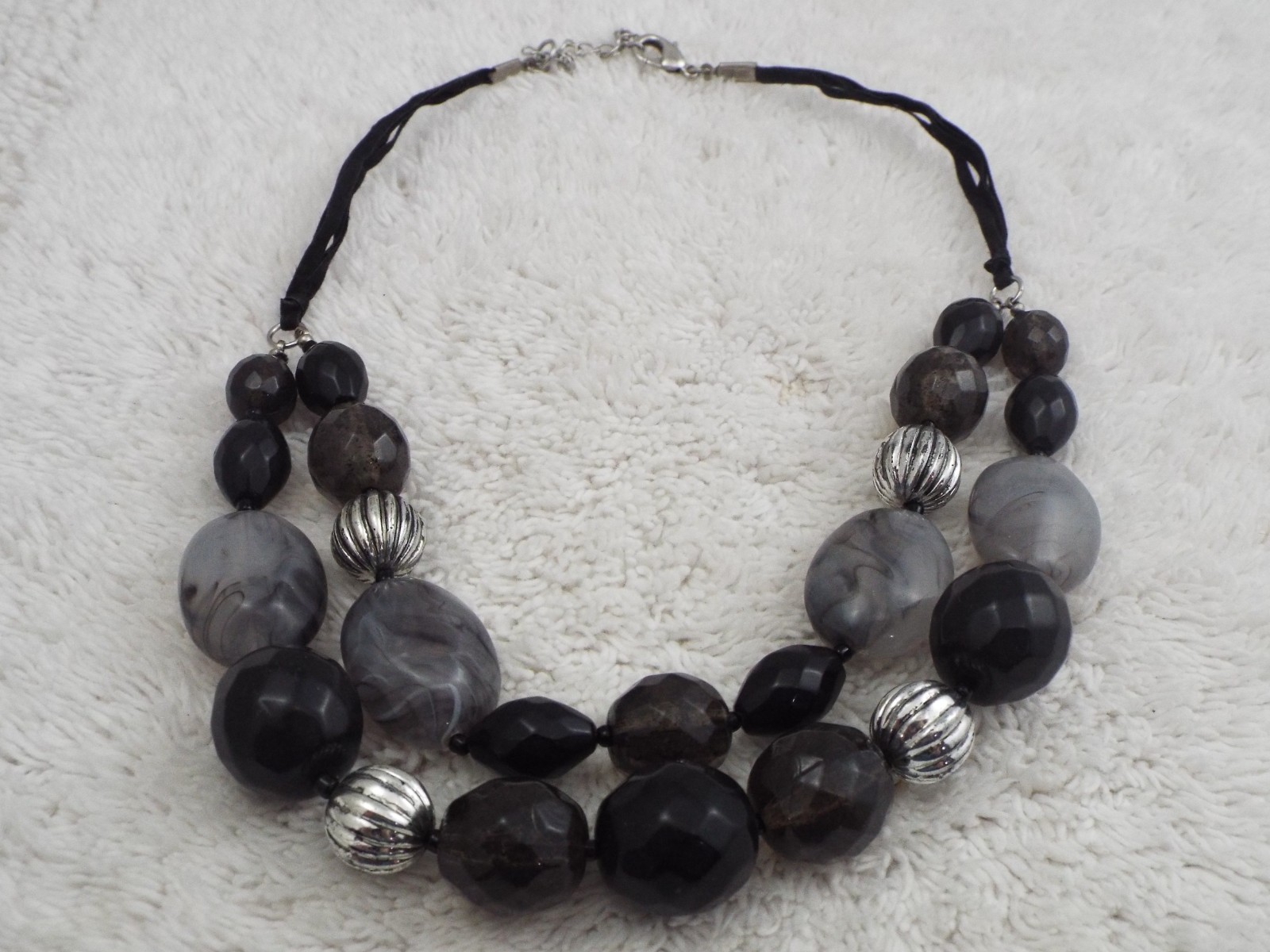 Black Gray Silvertone Bead Scoop Necklace (J47)