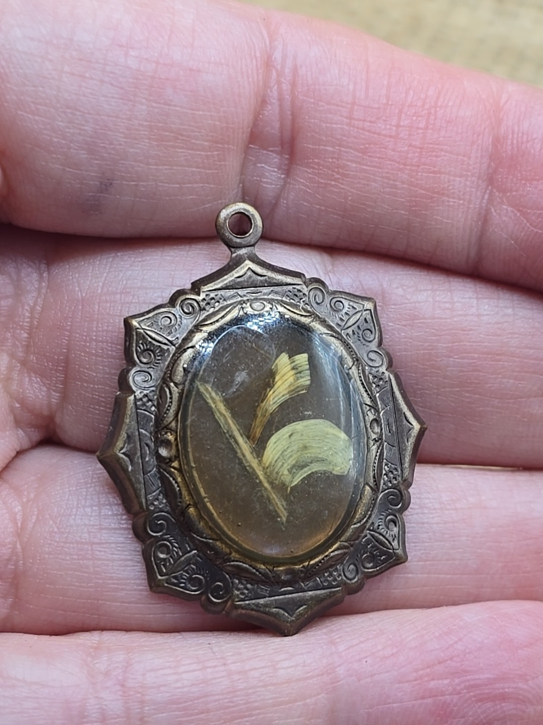 Antique Victorian Pressed Metal Resin Set Flower Pendant 1.5″