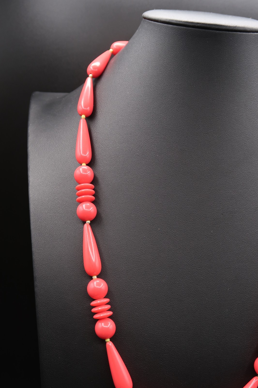 Vtg MCM Pink Lucite Beaded Statement Necklace Unique Mid-Length 24″