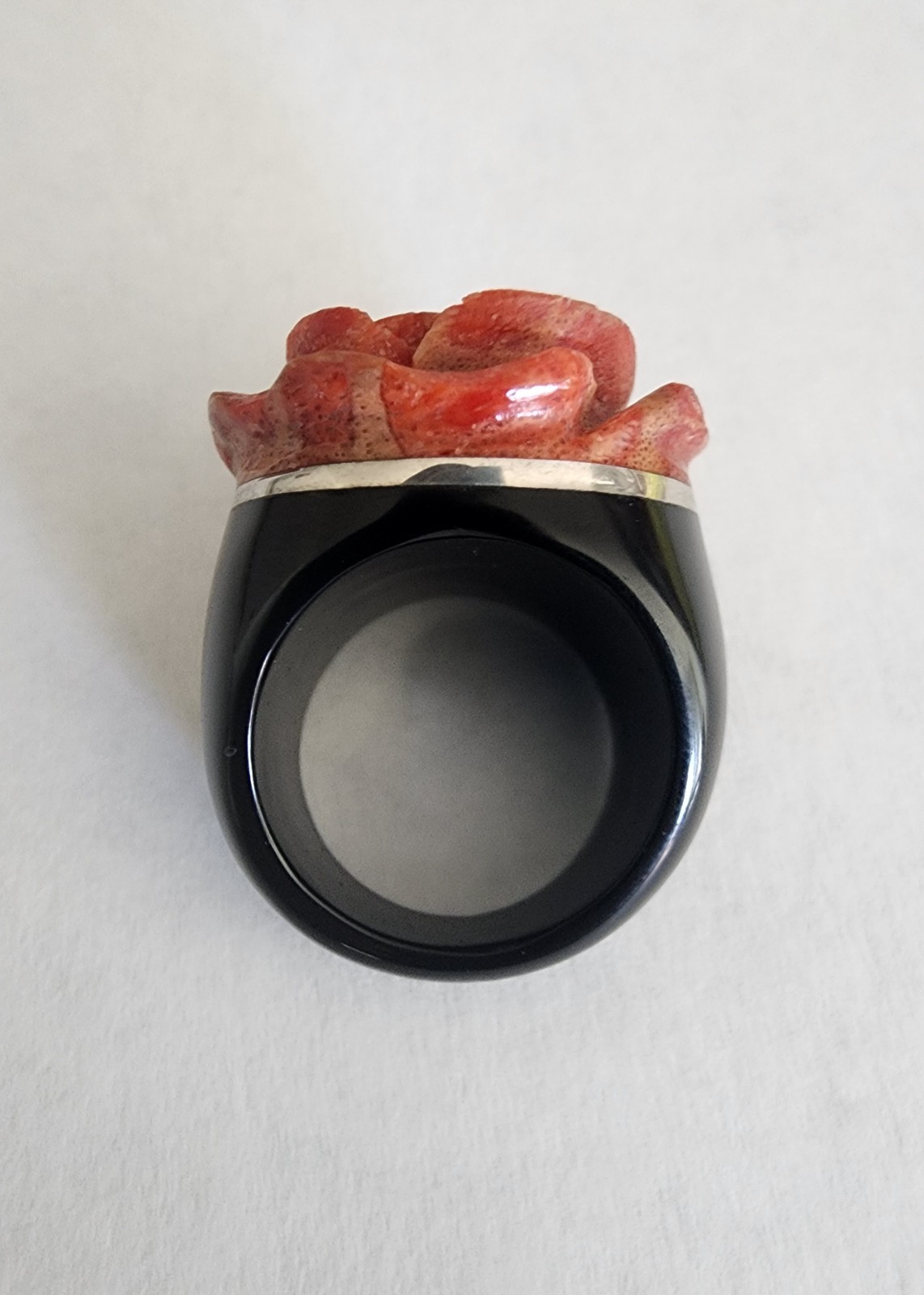 Vintage Carved Red Sponge Coral Rose Ring With Solid Black Onyx Band – Size 9