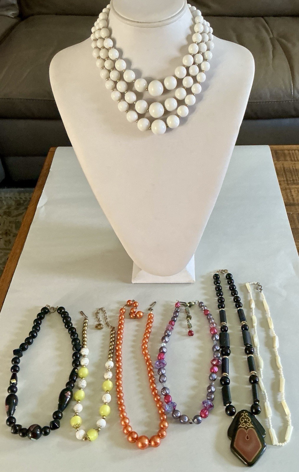 Vintage Beaded Necklace Lot Of 15 Lucite, Acrylic, Glass,Shell, Retro Plastic