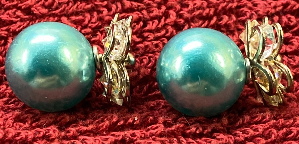 Vintage Clear Floral Pierced Earrings Flowers Blue Ball Back B14