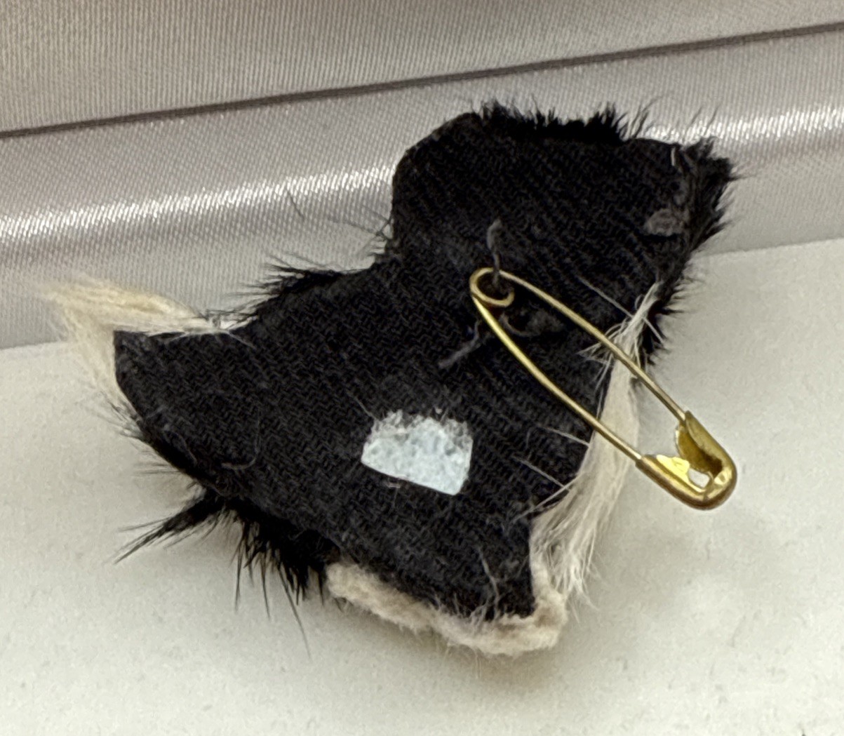 VINTAGE FAUX FUR KITTY CAT LONG HAIR TUXEDO FELINE FIGURAL 3d PIN