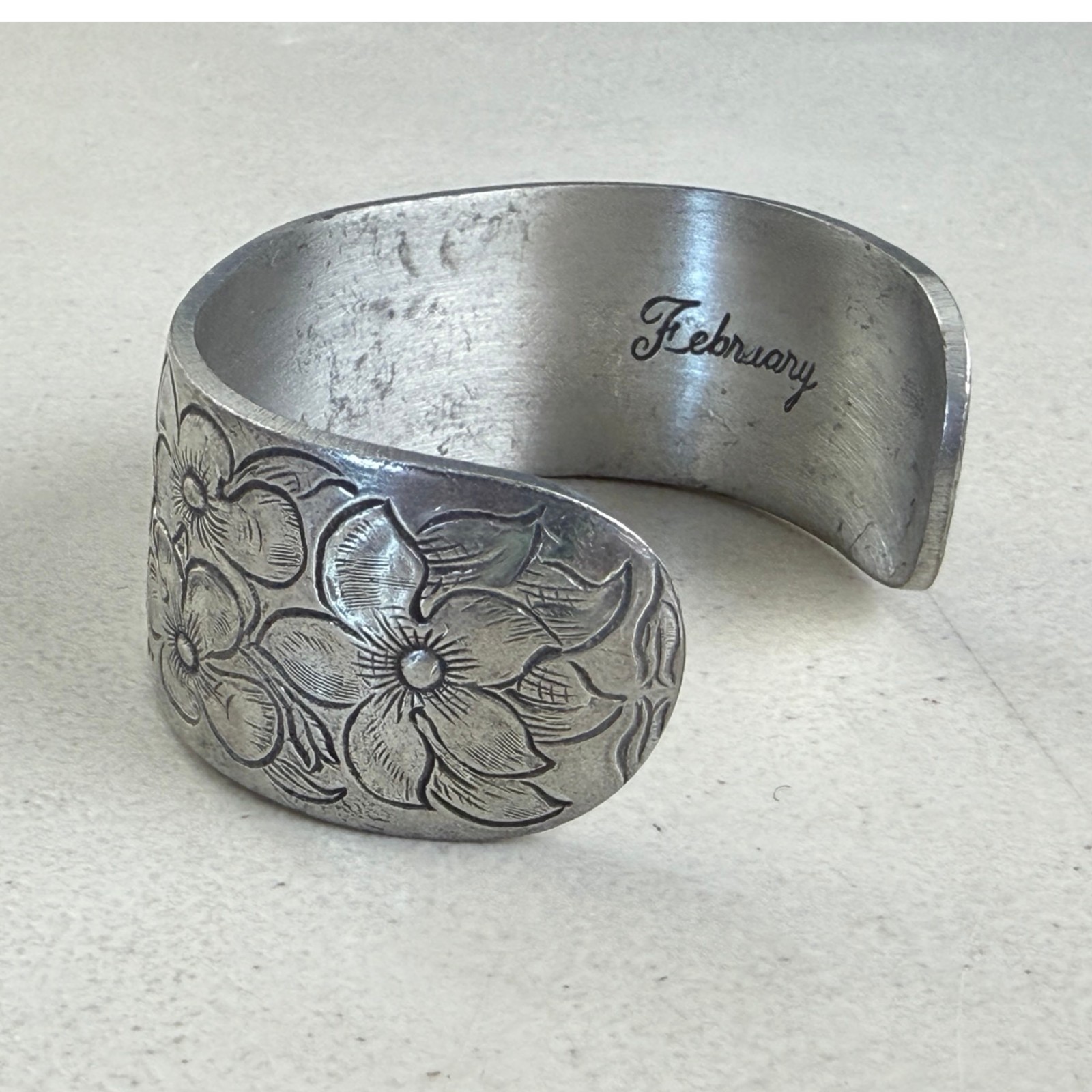 Vintage Floral Etched Metal Cuff Bracelet 90s Salisbury Pewter Silver Tone