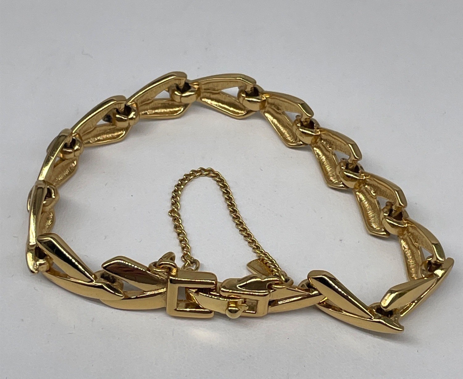 Vintage Monet Gold-Tone Chevron Link Bracelet Fold-Over Clasp Safety Chain EUC