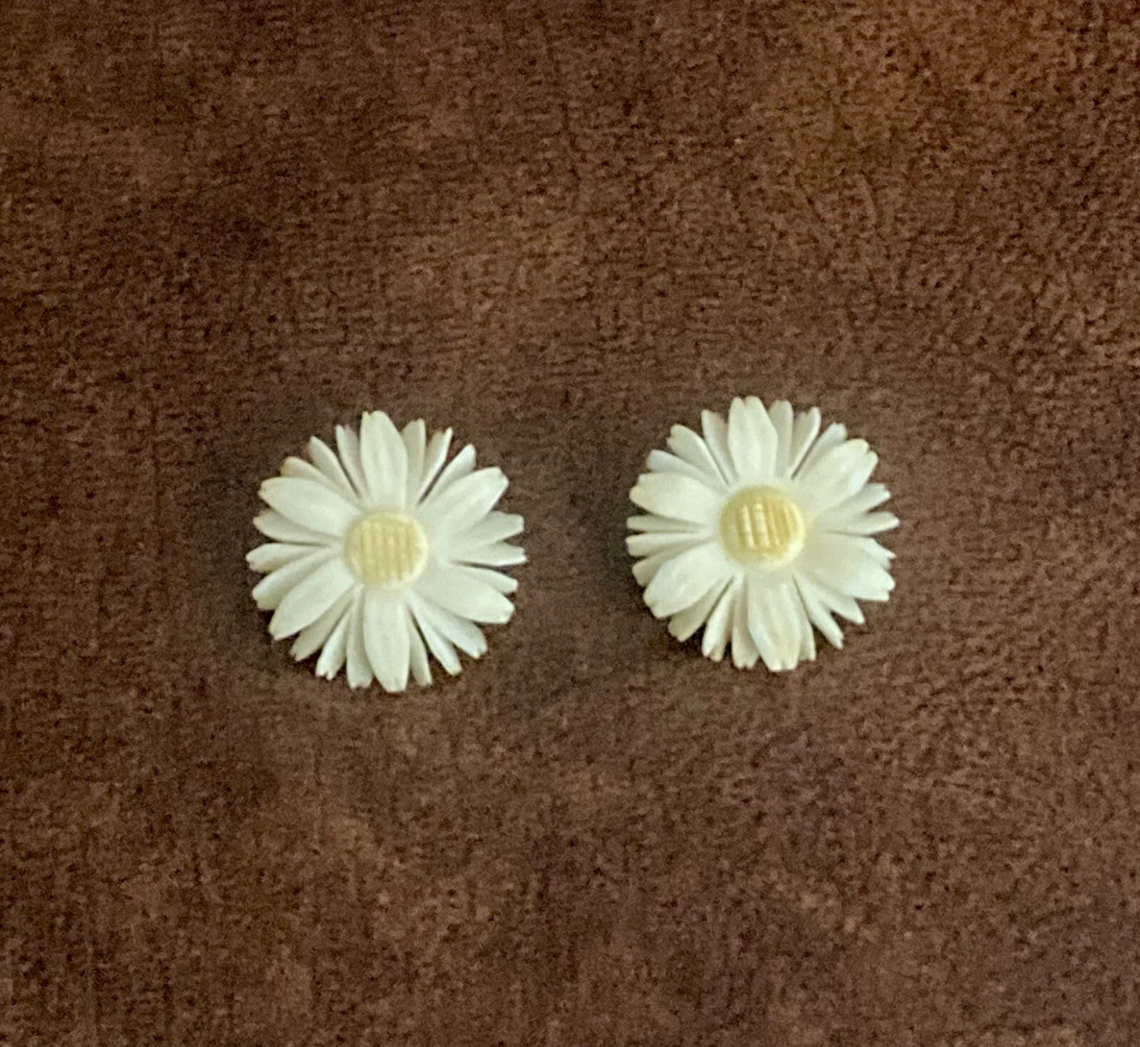 Vintage Daisy Flower Earrings Clip On White Yellow Retro Floral Jewelry