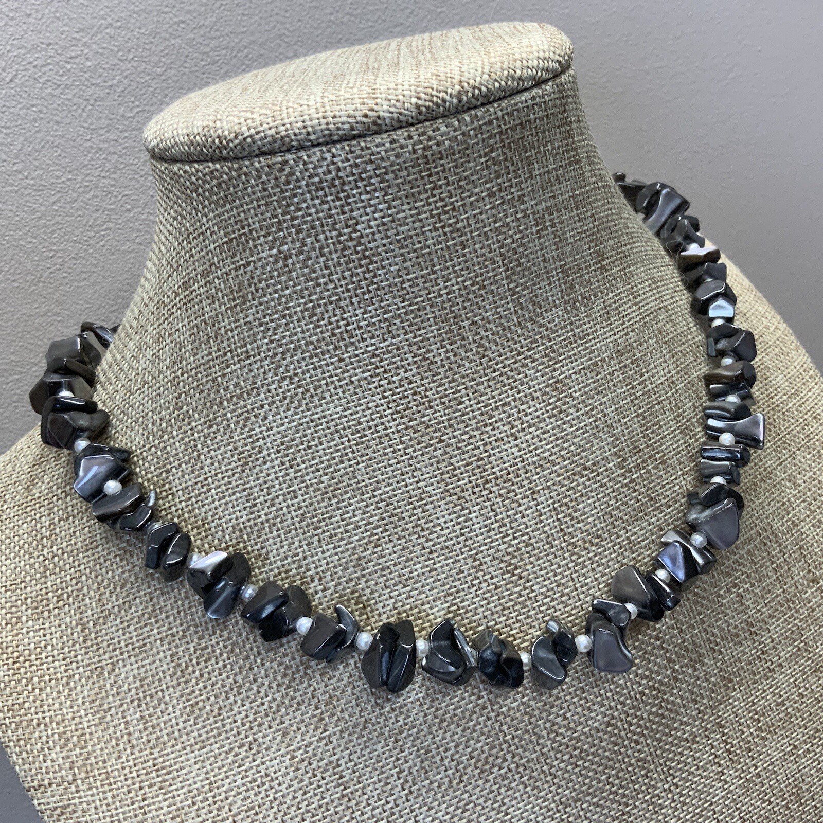 Vintage gray shell mother of pearl and pearl beaded necklace