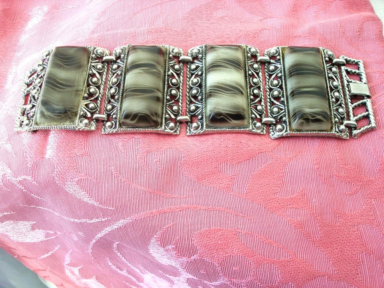 Wide Bracelet With Silver Tone and Marbled Black Cream Plastic Links KJ