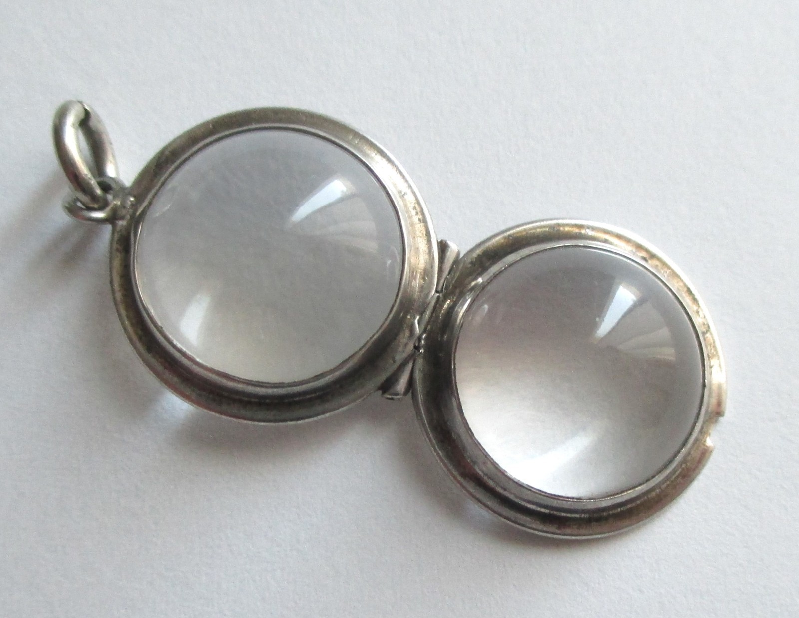 3/4in SMALL VINTAGE STERLING SILVER GLASS ORB LOCKET CHARM POOLS OF LIGHT STYLE