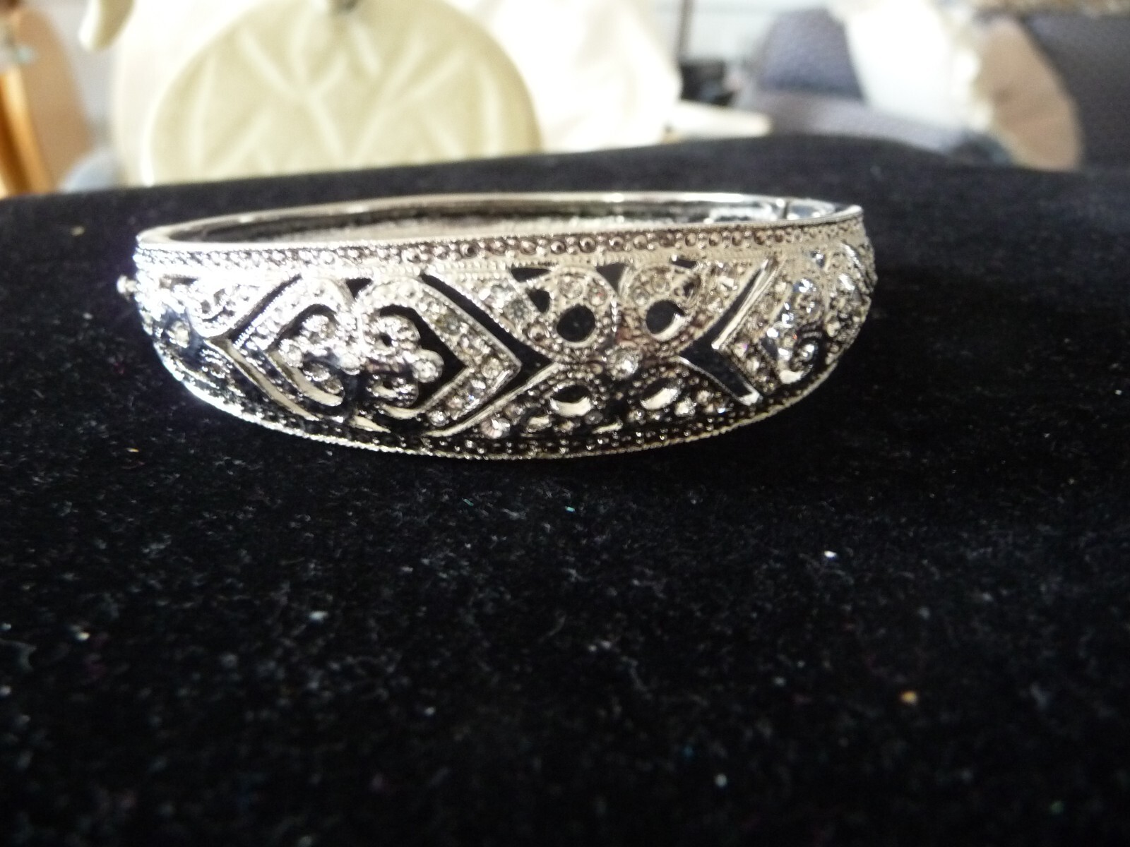 WEDDING SILVER TONE HINGED OPEN CUT FAUX DIAMONDS 3/4″W BANGLE BRACELET #23/19A
