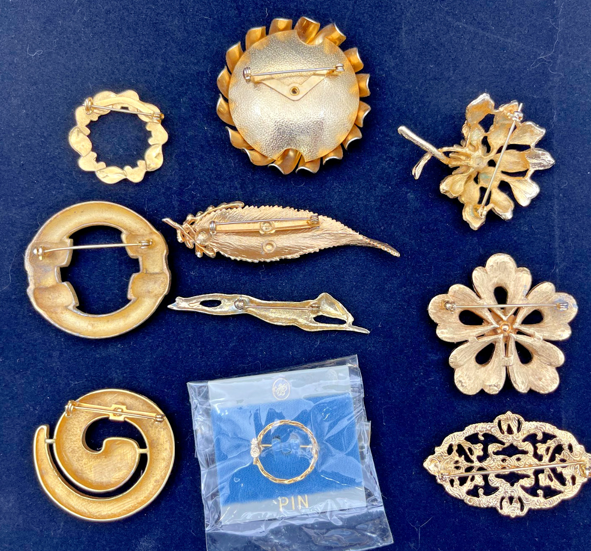 Lot Vintage Brooch and pin Gold Tone Collection Unmarked 60s, 70s or 80s